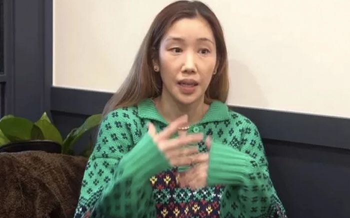 Nữ thần tượng phải làm nhân viên bán đồ dùng nhà bếp mưu sinh vì không tìm được việc trong showbiz