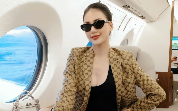 Thời trang hẹn hò của Hoa hậu Bùi Quỳnh Hoa