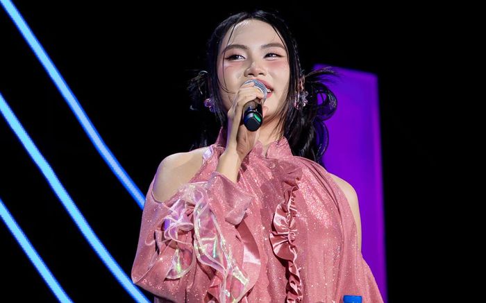 Điều gì khiến Phương Mỹ Chi xúc động khi đi diễn ở tỉnh?