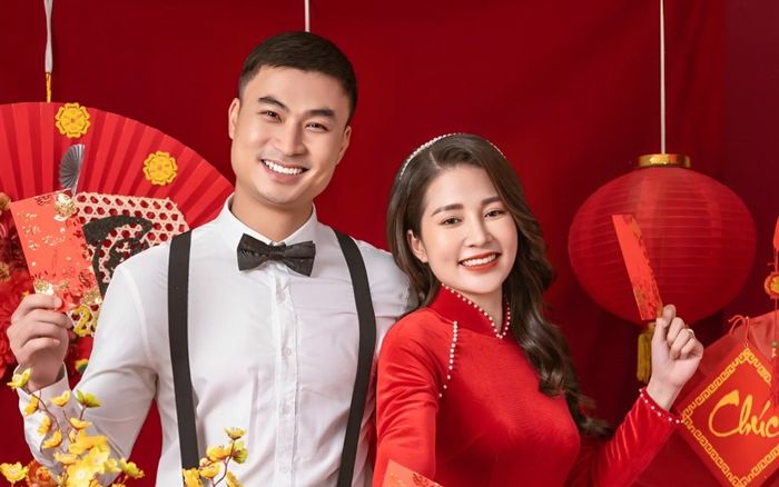 So kè sắc vóc hai cô vợ của Duy Hưng: Vợ ngoài đời hay trên phim thì đều có chung một đặc điểm