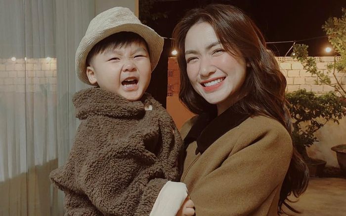 Hòa Minzy muốn nhận con nuôi