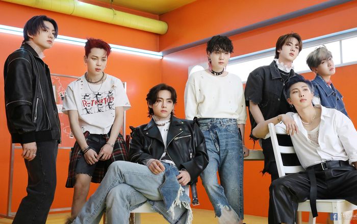 Fan BTS 'tham chiến', phản đối việc phục chức Min Hee Jin