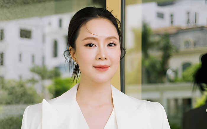 Hồng Diễm hạnh phúc bên chồng hơn 12 tuổi, hóa ra khác xa trên phim