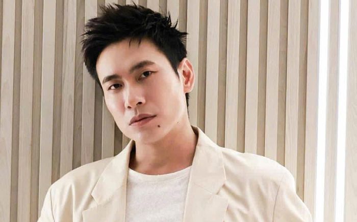 Kiều Minh Tuấn và 'vợ' hơn 16 tuổi bị bóc trần việc 'phông bạt'