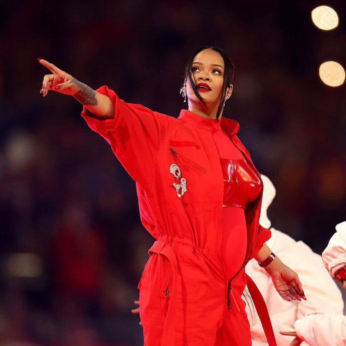 Thương hiệu làm đẹp của Rihanna có tên là gì?