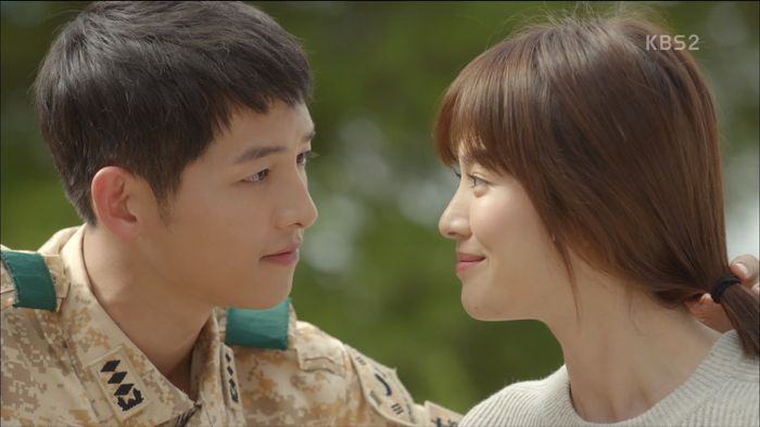 Song Hye Kyo kém hơn Song Joong Ki 4 tuổi?