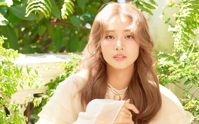 Khả Ngân gặp khó khăn, tìm người đồng cảm