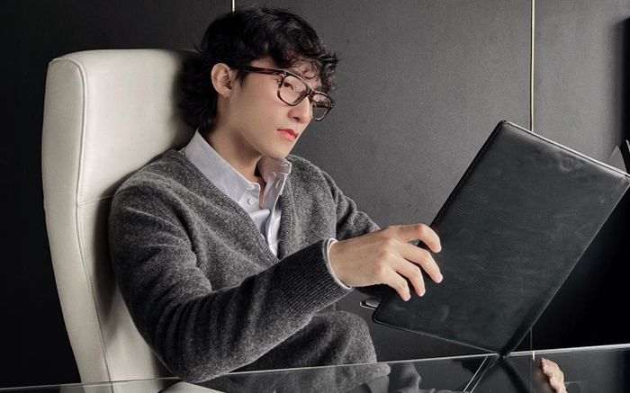 Nhân viên công ty tiết lộ tin nhắn riêng tư của Sơn Tùng