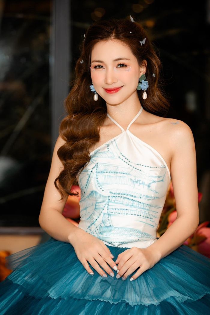 Năm nay Hòa Minzy kỷ niệm bao nhiêu năm ca hát?