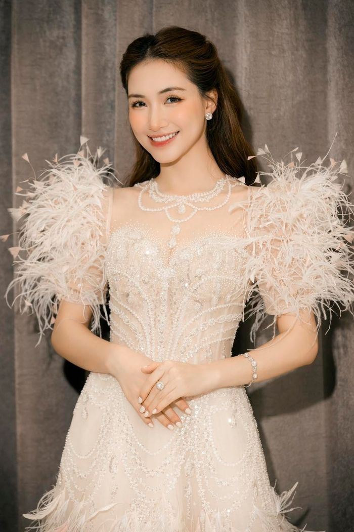 Hòa Minzy tên thật là gì?