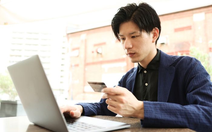 Quốc gia cảnh báo về tình trạng nợ nần của giới trẻ vì thẻ tín dụng