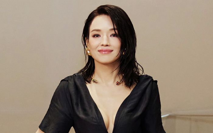 Thư Kỳ gây sốc với diện mạo trẻ trung ở tuổi 48, bí quyết để giữ gìn sắc vóc là gì?