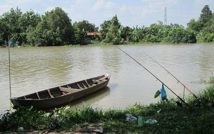 Chồng đi câu cá mãi không về, vợ và dân làng đi tìm thì phát hiện cảnh tượng đau lòng