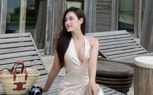 Hoa hậu Đỗ Thị Hà ngày càng ra dáng 'phu nhân' hậu lộ ảnh bên con trai chủ tịch