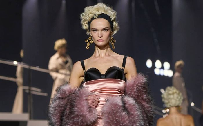 Ren - Lụa phi bóng: Cặp chất liệu được dự đoán là 'cơn sốt' thời trang Xuân Hè 2025