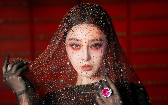 Phạm Băng Băng 'nổi loạn' ở tuổi 43