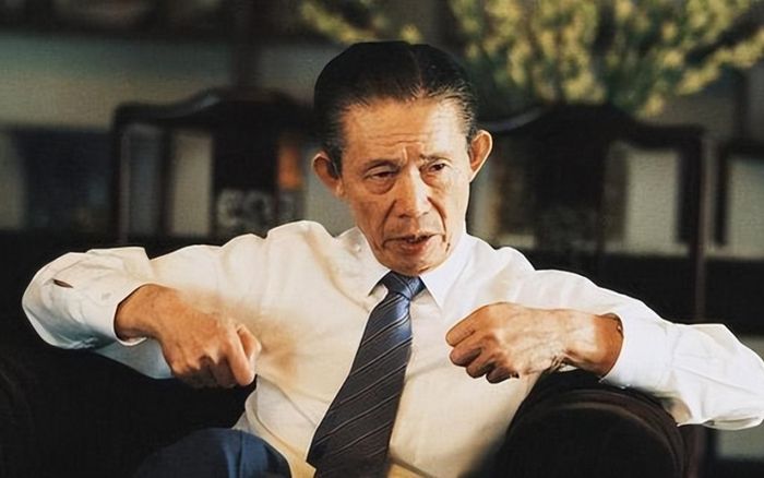 Tỷ phú qua đời để lại 140 nghìn tỷ, hơn chục năm con cháu vẫn không được thừa kế