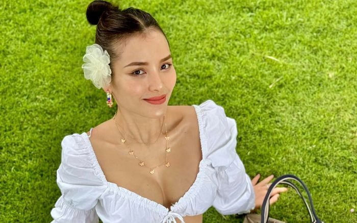 Vẻ đẹp siêu thực của Phương Trinh Jolie khi mang thai lần 3