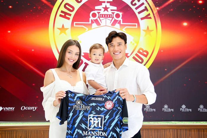 Câu lạc bộ hiện tại thủ môn Bùi Tiến Dũng đang thi đấu là?