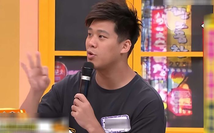 Nam diễn viên nổi tiếng, hơn 1 triệu follow bị tố ngủ với khán giả lớn hơn 9 tuổi gây sốc?