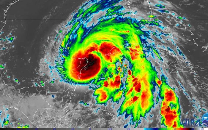 Bão Helene nguy hiểm nhất lịch sử chuẩn bị đổ bộ