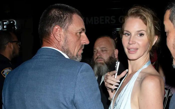 Showbiz sắp có hỷ sự: Lana Del Rey chuẩn bị kết hôn, danh tính bạn trai khiến nhiều người bất ngờ