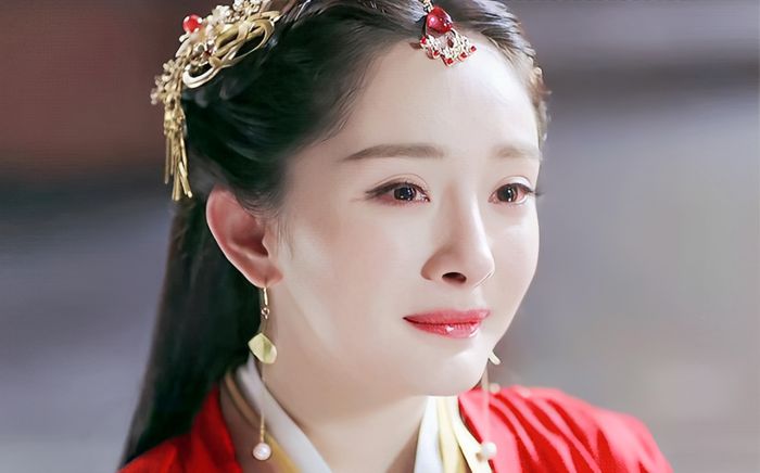 Dương Mịch có động thái phục thù hậu bị chê chỉ biết 'xách dép' cho Triệu Lệ Dĩnh