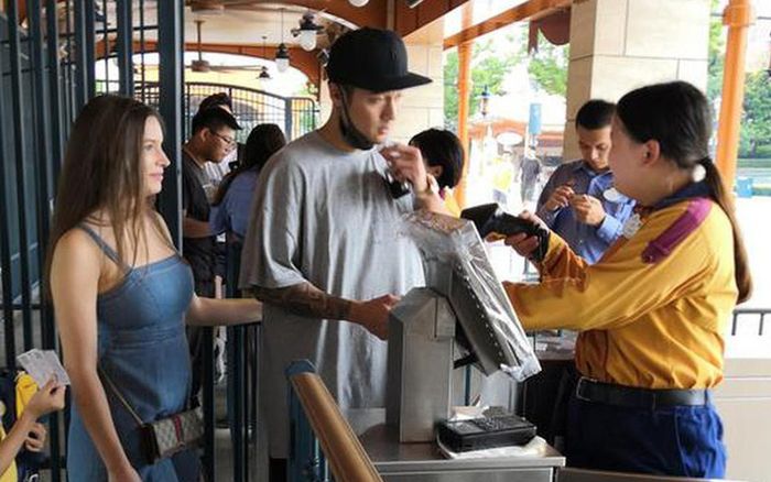 Sao nam đình đám bị đuổi khỏi showbiz, sống xa hoa nhờ tài sản của bố mẹ vẫn giả nghèo