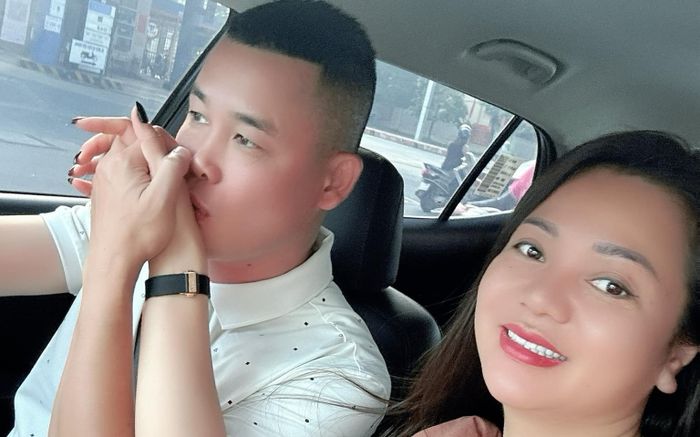 Vợ thứ 4 của Hiệp Gà khoe khoảnh khắc 'tay trong tay', nói 1 câu gây chú ý