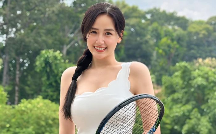 Mai Phương Thúy gợi cảm với đồ lệch vai khoe vóc dáng nét căng trên sân tennis
