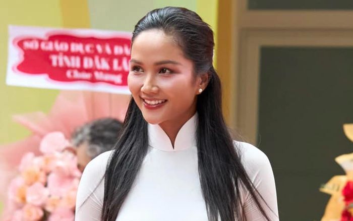 H'Hen Niê báo tin đón thêm thành viên mới