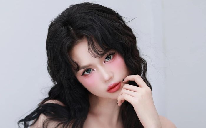 Đẹp khen - Xấu chê: Ngọc Trinh đẹp tựa búp bê