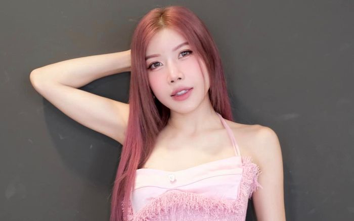 Nữ ca sĩ Vbiz lộ diện sau nghi vấn hẹn hò trai đẹp kém 8 tuổi