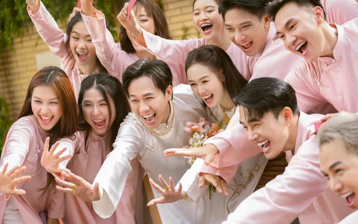 Điểm tinh tế về chiều cao của bà xã Anh Đức trong ngày trọng đại