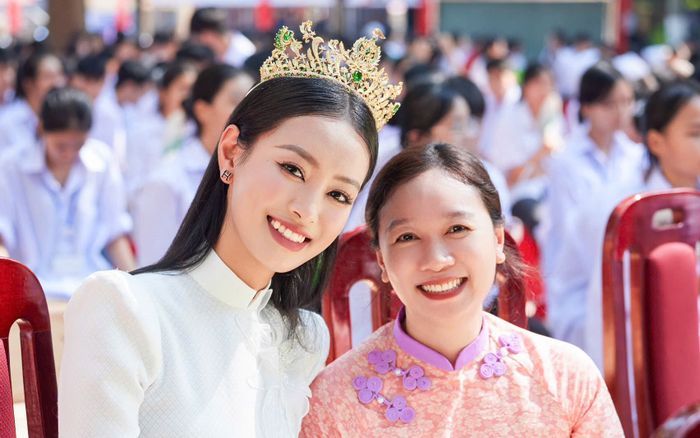 Á hậu Bùi Khánh Linh có hành động ý nghĩa