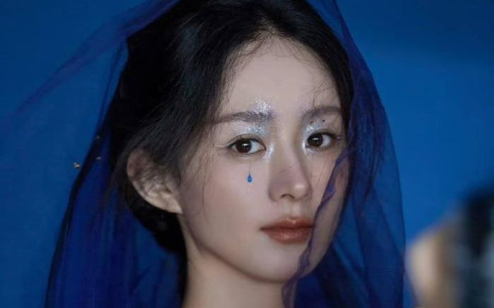 Triệu Lệ Dĩnh gây tranh cãi vì trạng thái khi đóng quảng cáo