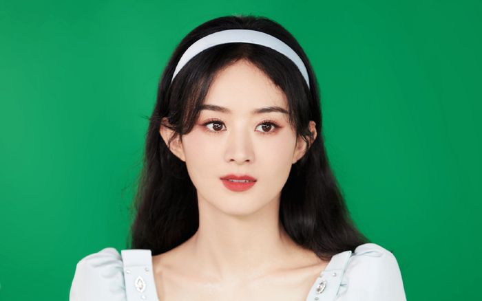 Triệu Lệ Dĩnh khoe người đặc biệt suốt 6 năm qua, chỉ xuất hiện chớp nhoáng đã bị lộ danh tính