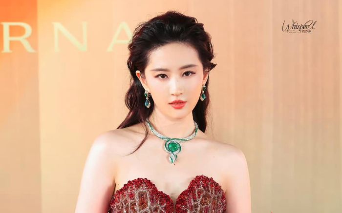 Lưu Diệc Phi thắng áp đảo Triệu Lộ Tư