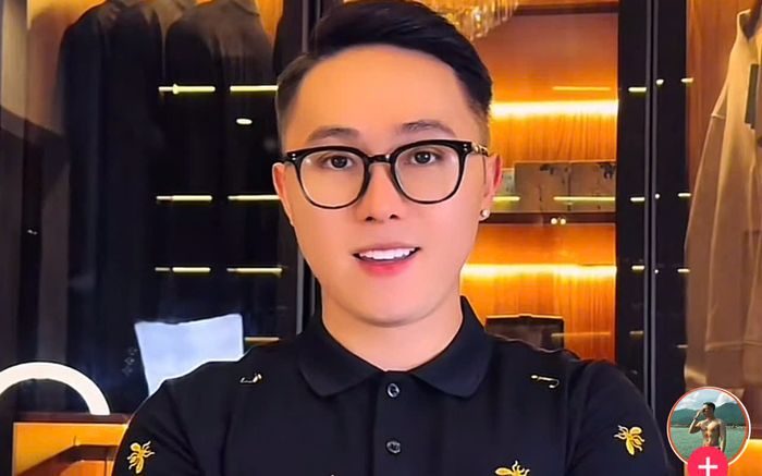 Chàng trai từ bỏ tấm bằng đại học kiếm tiền 'khủng' nhờ công việc livestream