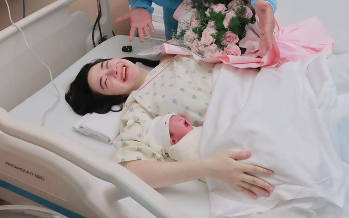 Nữ diễn viên sinh năm 1999 bất ngờ hạ sinh con đầu lòng