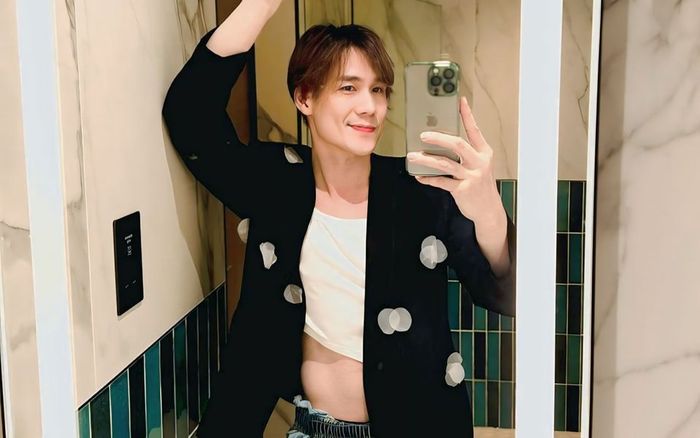 'Gu' thời trang nữ tính của nam ca sĩ Khánh Phương