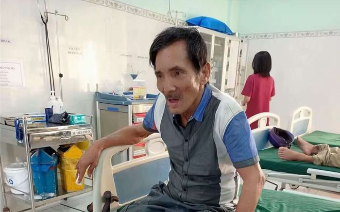 Thương Tín bị té xe, sức khỏe yếu ớt
