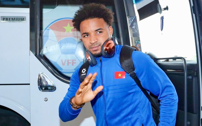 Tiền đạo Nguyễn Xuân Son được tặng xe ô tô