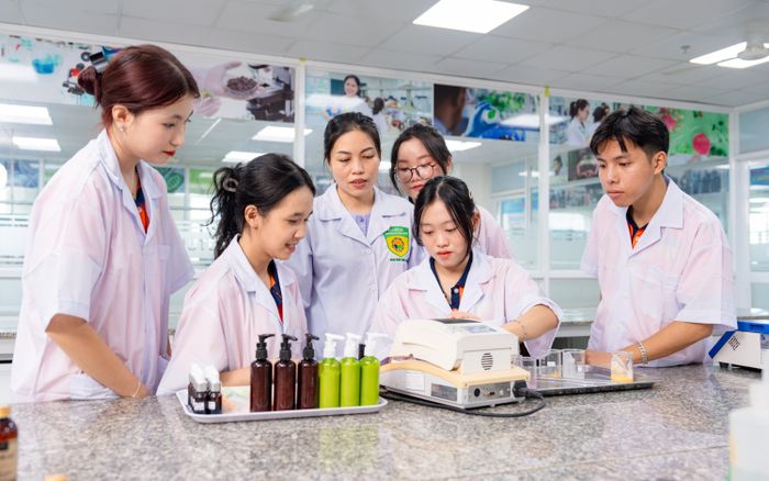 Bắt nhịp xu hướng chăm sóc sắc đẹp thời kỳ 4.0 với ngành Công nghệ thẩm mỹ