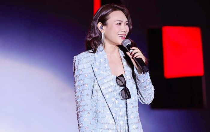Mỹ Tâm bị 'đánh úp' khi chạy show