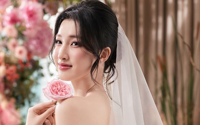 Á hậu Phương Nhi tổ chức lễ ăn hỏi, danh tính chồng sắp cưới gây tò mò