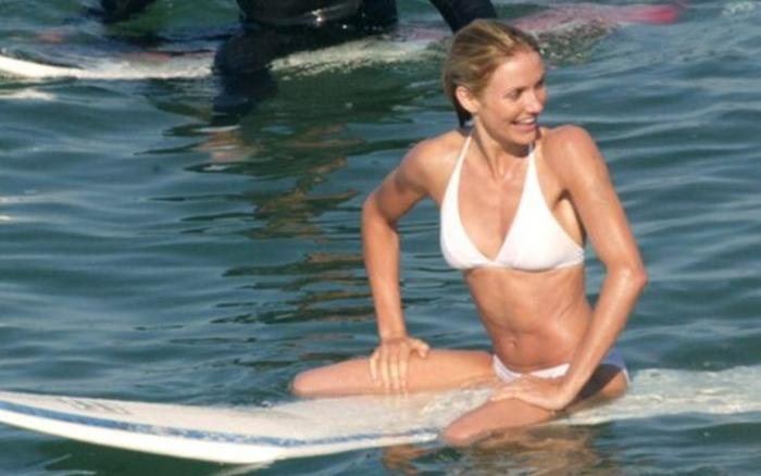 Cameron Diaz thu hút với vẻ đẹp không tuổi, vóc dáng nóng bỏng ở tuổi 52