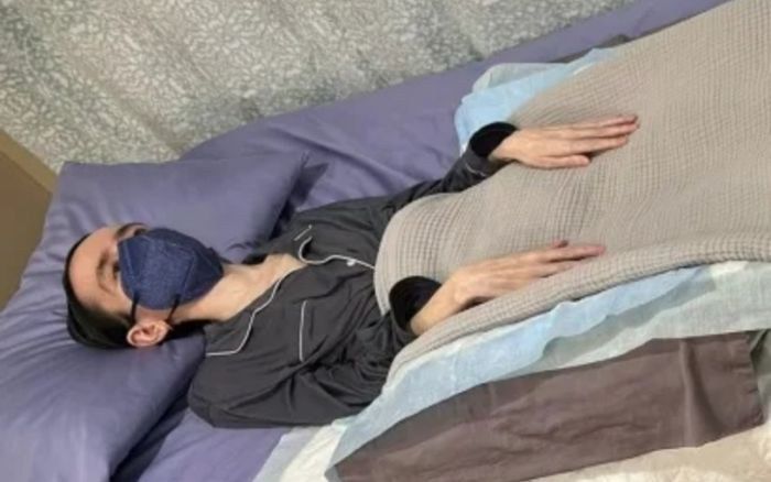 Nữ người mẫu phải ngồi xe lăn vì bị bác sĩ kê nhầm thuốc