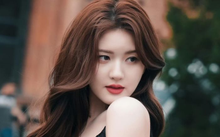 Khối tài sản 'khủng' của Triệu Lộ Tư ở tuổi 27: Biệt thự 82 tỷ, BST túi hiệu trăm triệu gây choáng