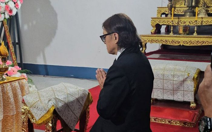 Nam ca sĩ tông xe khiến hai chị em ruột qua đời, bần thần đến dự đám tang nạn nhân